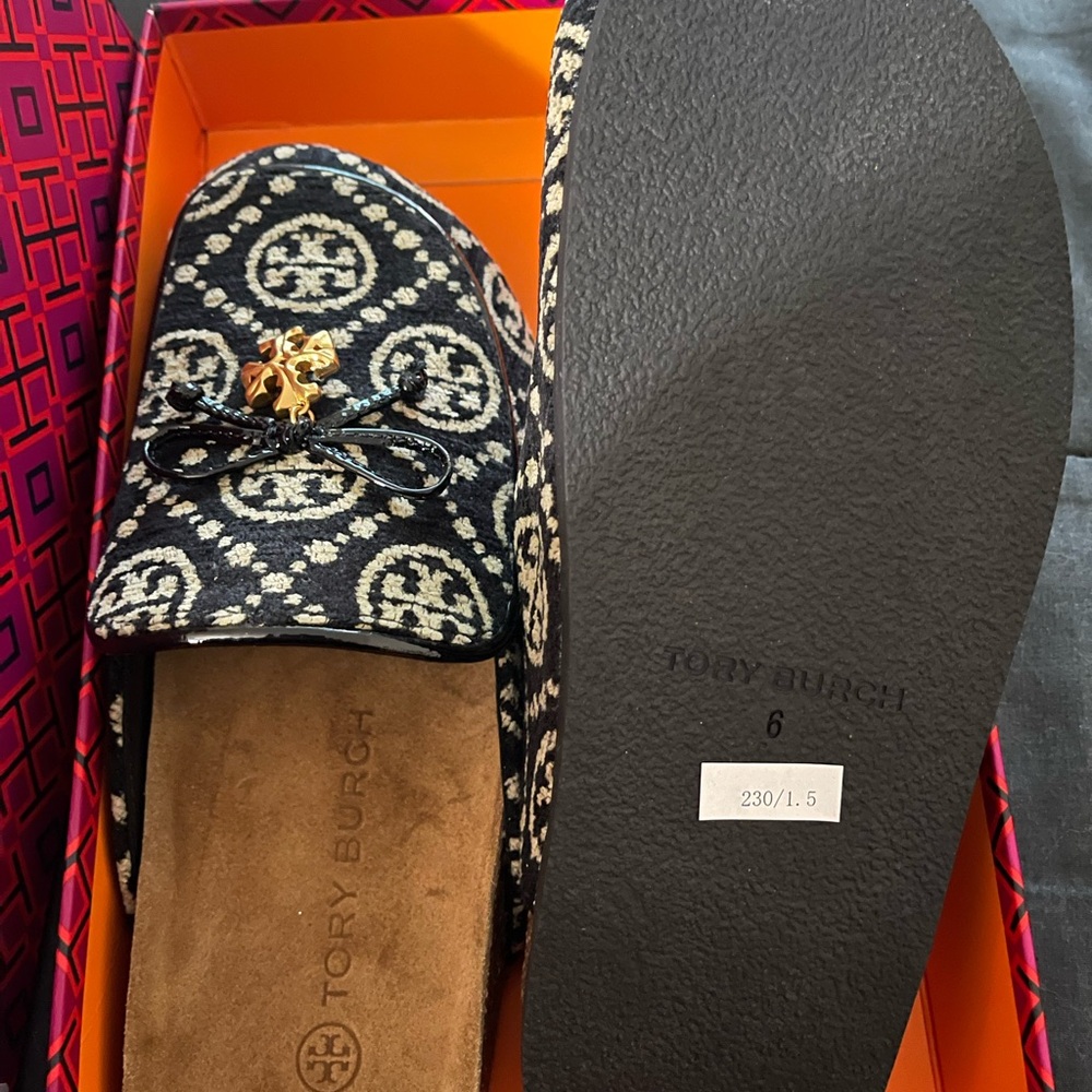 Tory Burch Loafers/mules size 6